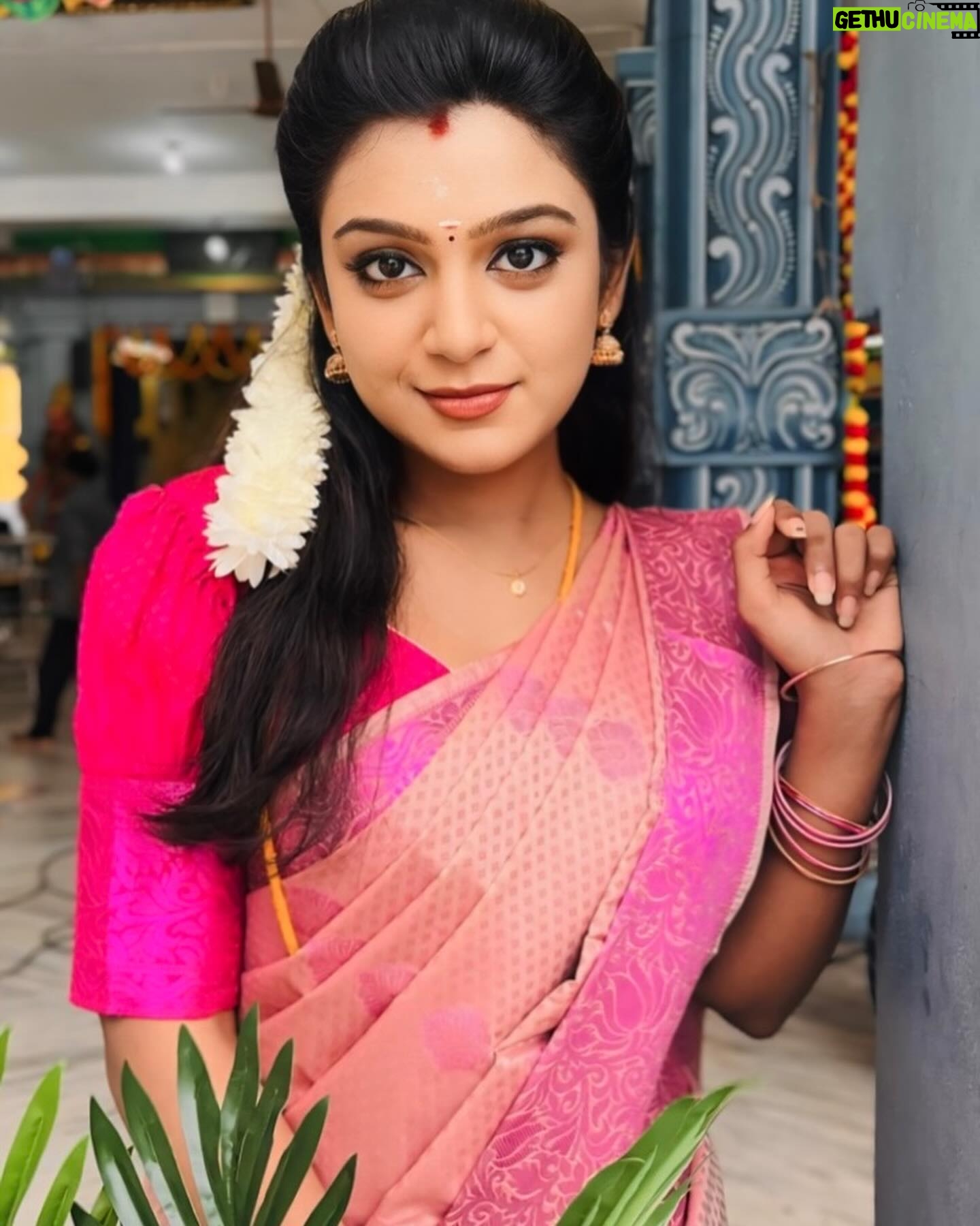 Varshini Suresh - 13.2K Likes - Love from Abi 🫶🏼 #neenaankaadhal
#vijaytv #neenaankadhal #love #saree #serial #serialactress #actress #trendingnow #viral #explorepage #explore #trending #abi #varshinisuresh #konjummainakale #happy #smile #dream #actor #fashion #fashionista #instagood #instagram #insta