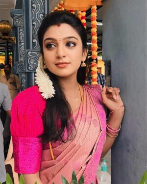 Varshini Suresh Instagram - Love from Abi 🫶🏼 #neenaankaadhal 

#vijaytv #neenaankadhal #love #saree #serial #serialactress #actress #trendingnow #viral #explorepage #explore #trending #abi #varshinisuresh #konjummainakale #happy #smile #dream #actor #fashion #fashionista #instagood #instagram #insta