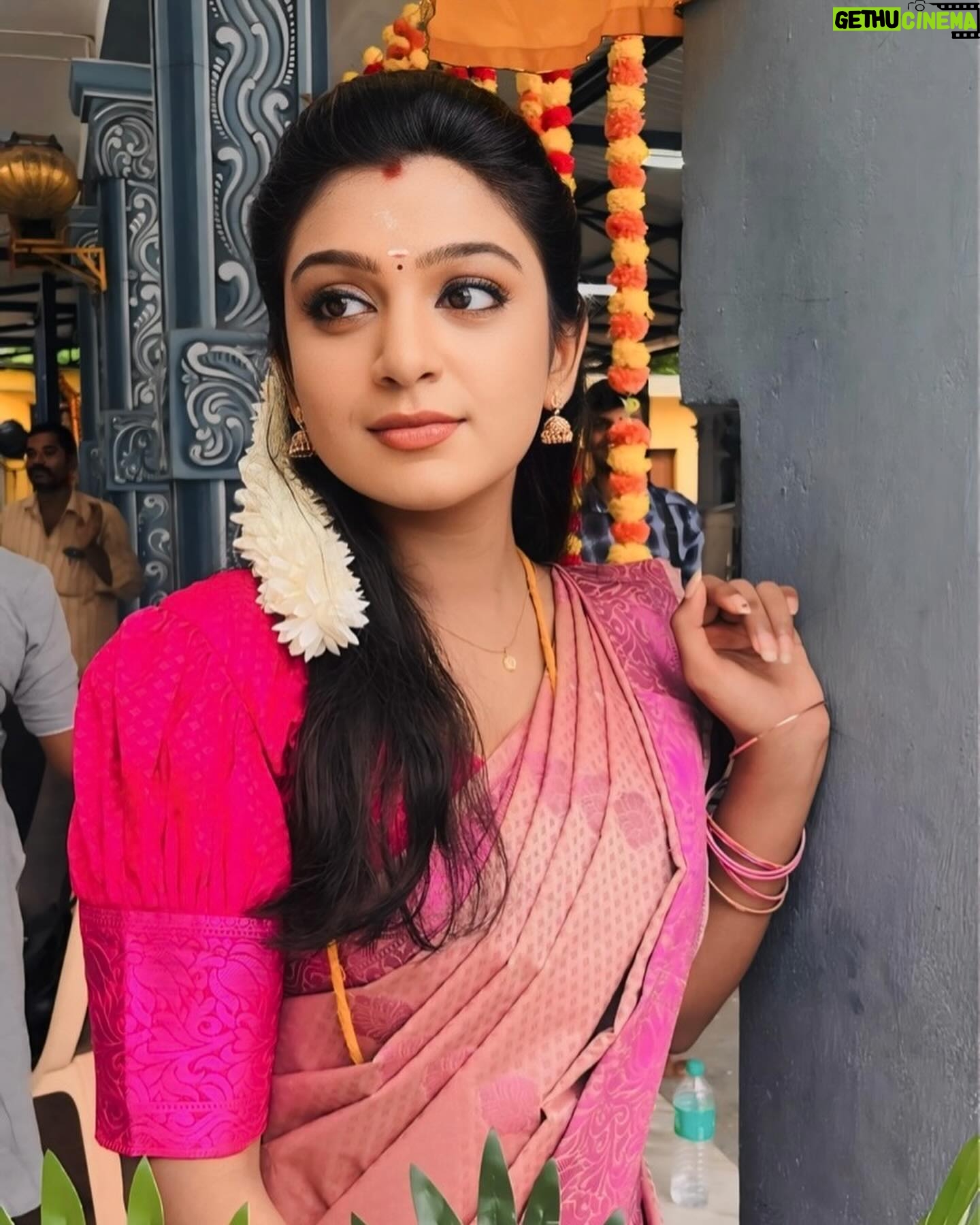 Varshini Suresh - 13.2K Likes - Love from Abi 🫶🏼 #neenaankaadhal
#vijaytv #neenaankadhal #love #saree #serial #serialactress #actress #trendingnow #viral #explorepage #explore #trending #abi #varshinisuresh #konjummainakale #happy #smile #dream #actor #fashion #fashionista #instagood #instagram #insta