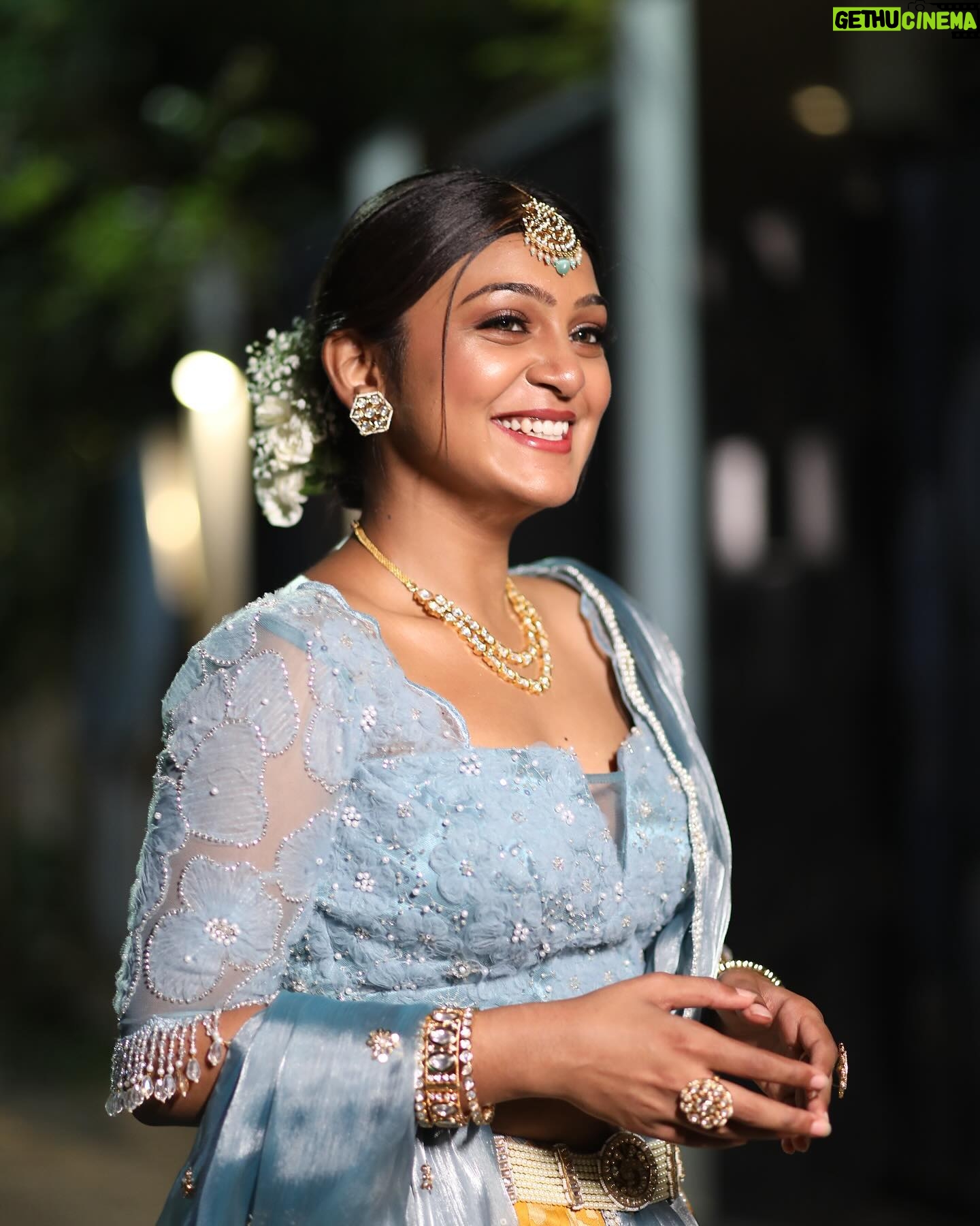 Varshini Suresh - 40.9K Likes - Smiling my way to success.!š
#vijaytv #neenaankaadhal #varshinisuresh #neenaankadhal #smile #happy #success #actress #explore #explorepage #fyp