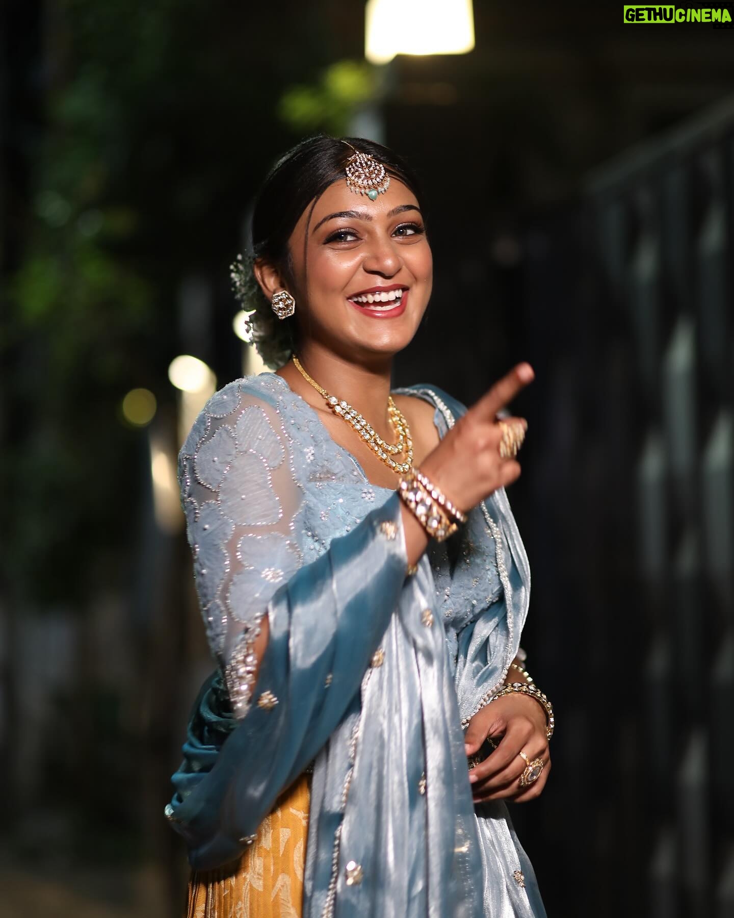 Varshini Suresh - 40.9K Likes - Smiling my way to success.!š
#vijaytv #neenaankaadhal #varshinisuresh #neenaankadhal #smile #happy #success #actress #explore #explorepage #fyp