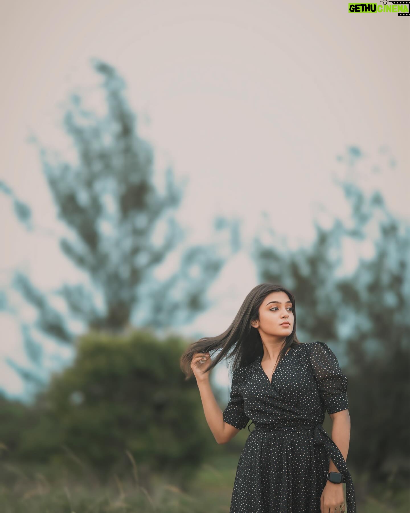 Varshini Suresh - 12.5K Likes - 🤎
📸 @frames_by_christo_
#photooftheday #photography #explore #explorepage #viral #trending #instalike #instagram #instagood #instadaily #varshinisuresh #love #outdoorphotography #outdoors #photoshoot #fashion #vijaytv #actress #fashionista