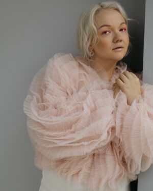 Varvara Shcherbakova Instagram - Зефирку вам💗

Я вообще-то не люблю фотографироваться, честное слово! Но тут мне какая-то вожжа под хвост попала) я собрала девчонок, создала чат и, единственное, что спросила, есть ли парковка возле студии))

Одно удовольствие - работать с людьми, которым работать в удовольствие! Самые талантливые, настоящие профессионалы, помимо всего прочего, умницы и красавицы! Вот они все слева направо:

Photo: @anngorrbacheva
Muah: @ilonamakeup 
Style: @lazareva_.k