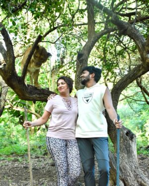 Vasishta N. Simha Instagram - ಸಿಂಹಿಣಿಗಳ ಜೊತೆ..!!❤️🦁

#simhapriya #travel #forest #lion #wanderlust