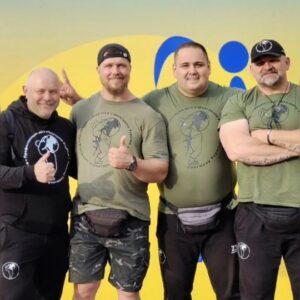 Vasyl Virastyuk Instagram - 🔻Ми все робимо правильно🤔, ось вам живий приклад;
 Хлопці які перебувають в госпіталі (з різною ступенню поранень🧑‍🦽, всі на візках..), приїхали підтримати своїх побратимів👍
І от що, вже за 5-10 хвилин перебування на майданчику , 3-є з чотирьох сиділи на Concept-2, і намагались спробувати свої сили у веслуванні✊

Федерація Стронгмену України спільно з Департамент молоді та спорту м.Києва 
0️⃣8️⃣🔸0️⃣7️⃣🔸2️⃣3️⃣ провели "комплексний захід для ветеранів та військовослужбовців"Київ незламний""   етап Кубку України зі strongman🏆

💛💙 Ніщо (дощ, сильний вітер, негода), не завадять нам робити те що ми робимо😏
Тому що віримо ми свято та щиро в те що робимо.. та сподіваємось ви це відчуваєте✊
Дякуємо вам наші Герої, за те що робили, робите та будете робити!
Ви наша мотивація☝️
РАЗОМ ДО ПЕРЕМОГИ‼️