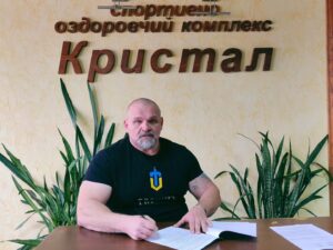 Vasyl Virastyuk Instagram - 19 грудня 2023 року, м. Хмельницький📌
✅ За ініціативи та сприяння Олександра Маковея (капітан збірної INVICTUS GAMES 2023), був підписаний меморандум про співпрацю з "спортивно-оздоровчим комплексом "Кристал""💎
🔸Потрібно повідомити що керівництво "спортивно-оздоровчого комплексу "КРИСТАЛ"" вже певний час співпрацює і сприяє спортивній реабілітації та тренувальному процесу "ветеранів АТО то війни"✊

@trenvet.ua 
@fsu_strong 
@mac9021020 
@konyushok_sergiy 
@lashyn_strong 
#разоммисильні 
#разоммисильніші 
#разомдоперемоги 
#фсупрацює