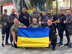 Vasyl Virastyuk Instagram - 💪🇪🇸Команда українських ветеранів вирушила до Мадрида!

Призери першого туру змагань «Сильні України» візьмуть участь у міжнародному спортивному фестивалі Арнольда Шварценеггера Arnold Classic Europe, де збираються встановити світовий рекорд зі стронгмену. 

🚚Ветерани планують протягнути за канат в упорі сидячі 4 вантажівки загальною масою 35 т. Головний суддя змагань - Василь Вірастюк.

☝️Цим рекордом вони хочуть привернути увагу до проблеми спортивної реабілітації ветеранів війни та ініціювати організацію у 2024 році міжнародних змагань серед ветеранів під егідою України.

Нагадаємо: змагання «Сильні України» відбулися у липні-вересні 2023 року. Їх організувала Федерація стронгмену України за підтримки народних депутатів від «Слуги Народу», зокрема, Олени Шуляк, Василя Вірастюка, Олексія Устенка, Арсенія Пушкаренка та Михайла Лаби, а також за допомоги меценатів.
