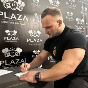Vasyl Virastyuk Instagram - Сьогодні Луцьк📌 долучився до національної програми @trenvet.ua ✊ 
Від сьогодні ветерани війни зможуть активно долучатись до безкоштовних реабілітаційних тренувань в @sport_club_plaza з професійними тренерами‼️ 
Федерація стронгмену України @fsu_strong