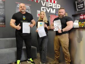 Vasyl Virastyuk Instagram - ДО РОДИНИ Trenvet UA ДОЛУЧИЛАСЬ ЗАКАРПАТСЬКА ОБЛАСТЬ 📌
 ✅ одразу дві мережі тренажерних залів @viper gym та @dart підписали меморандум📝 про співпрацю з Федерація стронгмену України та Звитяга Нескорених щодо реабілітації ветеранів та військовослужбовців через фізичну культуру та спорт💪

  Висловлюю особливу повагу та дякую за сприяння в підписанні Михайло Гал та Роман Зажирко 🤝🤝🤝
