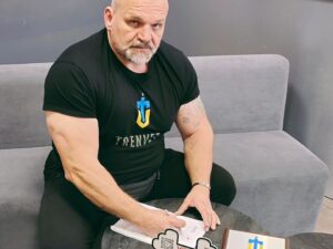 Vasyl Virastyuk Instagram - ДО РОДИНИ Trenvet UA ДОЛУЧИЛАСЬ ЗАКАРПАТСЬКА ОБЛАСТЬ 📌
 ✅ одразу дві мережі тренажерних залів @viper gym та @dart підписали меморандум📝 про співпрацю з Федерація стронгмену України та Звитяга Нескорених щодо реабілітації ветеранів та військовослужбовців через фізичну культуру та спорт💪

  Висловлюю особливу повагу та дякую за сприяння в підписанні Михайло Гал та Роман Зажирко 🤝🤝🤝