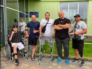 Vasyl Virastyuk Instagram - 🦾 💪 РЕАБІЛІТАЦІЯ СПОРТОМ 🦿🦵

Щодня нашим військовим доводиться виборювати  мир та відновлювати незалежність на тимчасово окупованих українських територіях ціною власного здоровʼя. І наш обовʼязок в тилу зробити все необхідне, аби наші боги #ЗСУ змогли після #перемоги повернутись до нормального (наскільки це буде можливо) життя!

☝️☝️☝️ Тому вже у липні ми розпочинаємо Всеукраїнський тур спортивних змагань для ветеранів «НЕЗЛАМНІ» та більш масовий проект для захисників, які повернулись з фронту та всіх охочих «СИЛЬНІ УКРАЇНИ»❗️❗️❗️Ось перші міста, де нас чекають: 

2 липня 📍ПОЛТАВА, «Сильні України» 

8 липня 📍КИЇВ, «КИЇВ НЕЗЛАМНИЙ» 

15 липня 📍ЖИТОМИР, «Сильні України»

🇺🇦🦾 Нещодавно із Дмитро Дубін  вдалося відвідати хлопців-захисників у реабілітаційному центрі «Галичина» на Львівщині, які мене ще більше надихнули для реалізації цих масштабних проектів. Тому вірю, що нам вдасться зробити все, аби ветерани найстрашнішої війни ХХІ століття — відновили жагу до життя та здоровʼя фізичною культурою та спортом, які є одними з найдієвіших способів фізичної та психологічної реабілітації! 

Нагадаю, разом із Федерація стронгмену України  Звитяга Нескорених  Sergiy Konyushok  ми працюємо в цьому напрямку ще з 2015 року. А зараз у співпраці з  Комітет з питань здоров'я нації, медичної допомоги та медичного страхування  де я очолюю #профільний_підкомітет, Михайло Радуцький  та підкомітету з питань соціального захисту прав ветеранів Комітет ВРУ з питань соціальної політики та захисту прав ветеранів, Олена Шуляк, Верховна Рада України ми продовжуємо активно розвивати нову для України галузь — реабілітації фізичною культурою та спортом ветеранів війни. 

Разом до перемоги! 🇺🇦 Будьте сильними‼️
