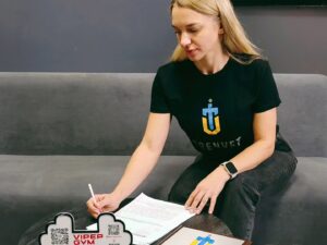 Vasyl Virastyuk Instagram - ДО РОДИНИ Trenvet UA ДОЛУЧИЛАСЬ ЗАКАРПАТСЬКА ОБЛАСТЬ 📌
 ✅ одразу дві мережі тренажерних залів @viper gym та @dart підписали меморандум📝 про співпрацю з Федерація стронгмену України та Звитяга Нескорених щодо реабілітації ветеранів та військовослужбовців через фізичну культуру та спорт💪

  Висловлюю особливу повагу та дякую за сприяння в підписанні Михайло Гал та Роман Зажирко 🤝🤝🤝