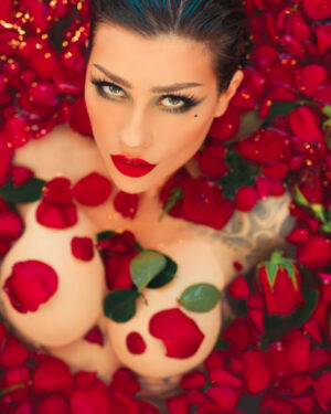 Vera Bambi Instagram - Red