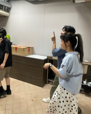 Vera Yen Instagram - AI一直幫有成穿衣服🤣
#我的意外室友