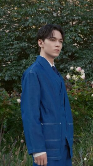 Vernon Instagram - Full circle 🤝🏼 @kenzo #KENZONIGO #KENZOSS25
