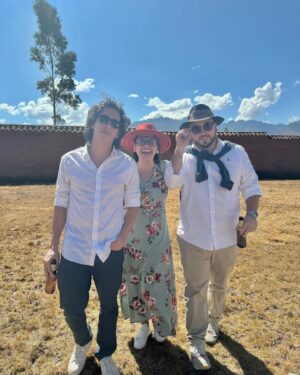 Verónica Álvarez Instagram - Este fin de semana ha sido una película de principio a fin. Gracias por hacernos parte del mejor día de sus vidas! Los queremos MUCHO!!
Que vivan los novios (ahora esposos)!!!!!!!