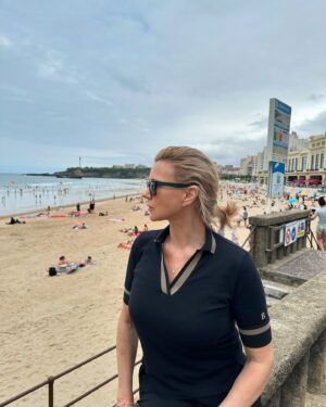 Veronica Ferres Instagram - Kurze Pause vom Text lernen für ein neues spannendes Projekt - Wo geht das besser, als am Meer. 😍🌊 Liebe Grüße aus Südfrankreich! 🇫🇷
