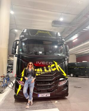 Verónica Lozano Instagram - Un poquito de las vacaciones 
Madrid 🇪🇸
Cumple de Antony 
Metallica , paseos , cosas ricas , amor 🧡