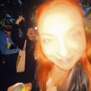 Veronica Verho Instagram - Flow 😭🩷 

Huudan about jokasen keikkavideon taustalla miten onnellinen oon ja se kiteyttää hyvin koko viikonlopun.

*liput saatu @flowfestivalhelsinki