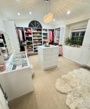 Veronika Dash Instagram - Taking Dream Walk-In Closet off my bucket list ✔️ @modularclosets I am forever grateful for this incredible transformation 💕 Thank you for helping me customize this space into a glam wonderland that is so efficient and helps keep my OCD at bay 😂 #modularclosets #closetorganization #closetsystem #walkincloset