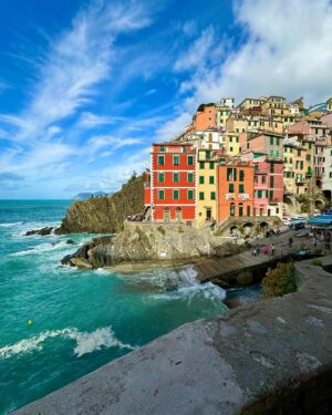 Veronika Dash Instagram - 𝓒𝓲𝓷𝓺𝓾𝓮 𝓣𝓮𝓻𝓻𝓪 ✔️ I’ve had this place on my vision board for almost a decade… today my manifestation came true 🥰 The most epic adventure through a magical place & I could not be more grateful ♥️Te amo Italia Italy 🇮🇹 #cinqueterre