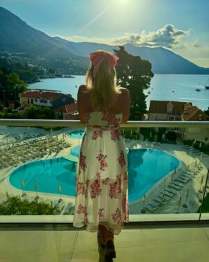 Veronika Dash Instagram - One of the most beautiful countries with the kindest people 🇭🇷 So happy we got to experience the @sheratondubrovnik on our first stop in Croatia and just steps away from the stunning Adriatic Sea 🌊 The spa was beautiful, the staff was beyond accommodating & the food was so fresh and delicious…Hvala Vam! 💙 #croatia #Sheraton
