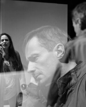 Veronika Khek Kubařová Instagram - INTERVIEW• herečka Katja a politický novinář Pierre v rozhovoru, na který jen tak nezapomenou• tohle naše milé představení mělo derniéru• hráli jsme ho 8 let a odehráli téměř 90 repríz• ve dvou• jen my dva• já a JARDA PLESL- jeden z našich nejleších herců, noblesní  a renesanční člověk• potkávát se na jevišti s jeho očima byl-je dar• hrát s ním je herecký svátek, labůžo, radost až na kost• tak sbohem Katjo a Pierre… 

@dejvicke_divadlo 

První fotka -červen 2024 
Poslední fotka -prosinec 2016
Černobílé fotky- @hynekglos 

Režie: Martin Myšička
Dramaturgie:Eva Suková
Kostýmy: Katarína Hollá
Scéna: Dáda Němeček
Hudba: Matěj Kroupa