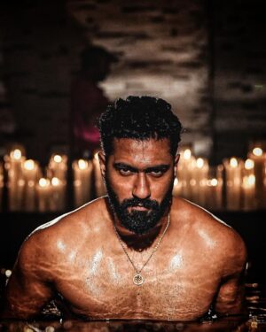 Vicky Kaushal Instagram - Gaane vangu mukde thodi aa patlo! ⚠️
