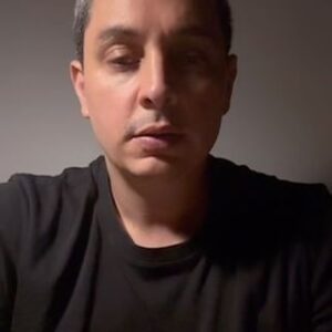 Víctor Drija Instagram - Y todavía me quedó mucho por decir, pero como dije, la atención a donde debe ir

Igual, siempre hay una nueva oportunidad para hacerlo y trataré de contestar sus comentarios

Yo amo a todos mis hermanos venezolanos y ya cuando se aclare todo lo que se tenga que aclarar, sé que Venezuela será el sitio donde el amor nos va albergar sin divisiones