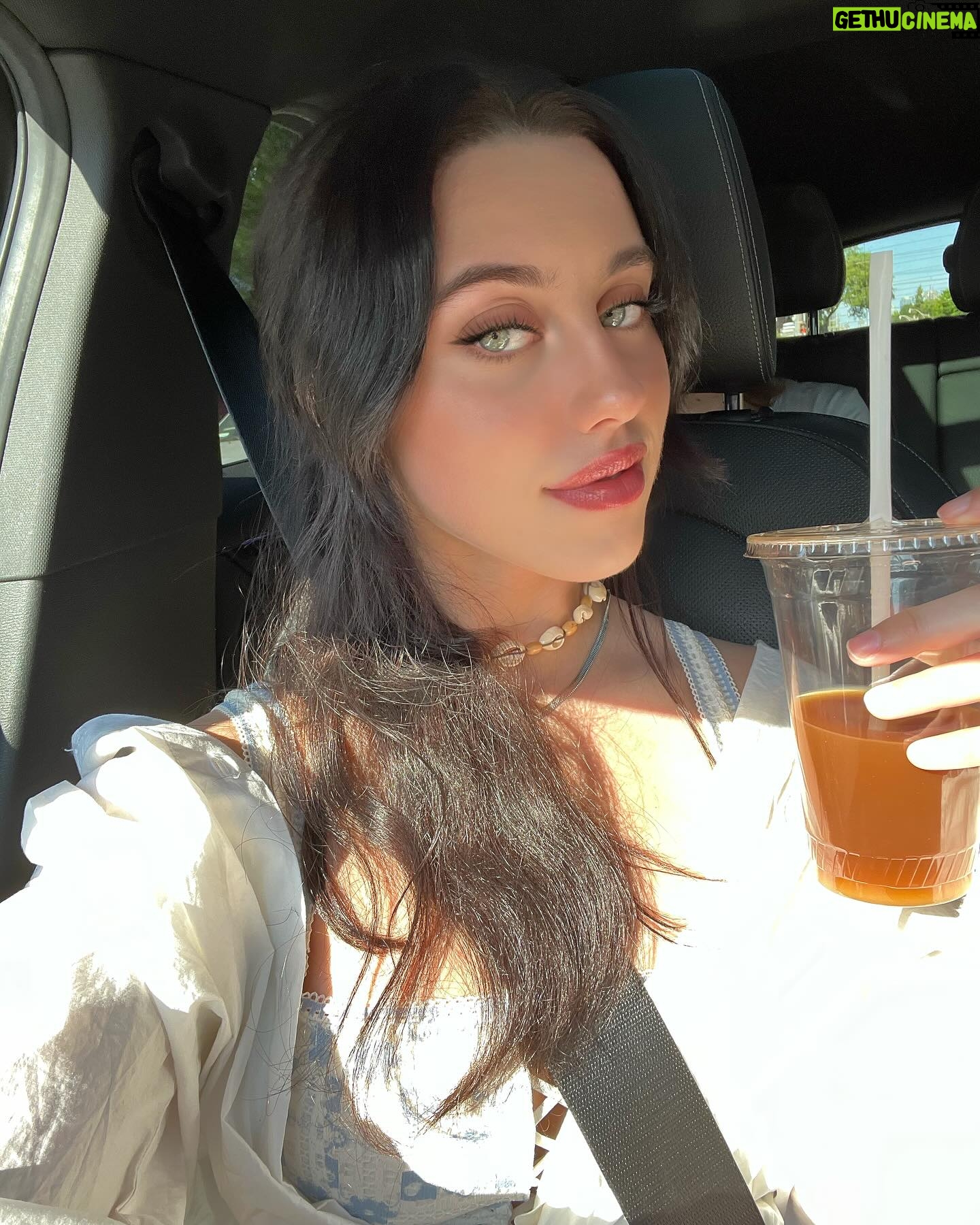 Victoria Azevedo - 1.4K Likes - Lately 💌