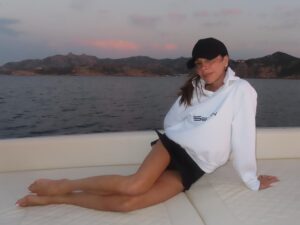 Victoria Beckham Instagram - Happy summer!! Kisses @davidbeckham @romeobeckham @cruzbeckham #HarperSeven x Miss you @brooklynpeltzbeckham @nicolaannepeltzbeckham xx