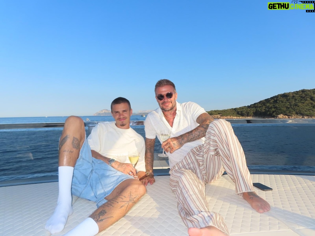 Victoria Beckham - 552.2K Likes - Happy summer!! Kisses @davidbeckham @romeobeckham @cruzbeckham #HarperSeven x Miss you @brooklynpeltzbeckham @nicolaannepeltzbeckham xx
