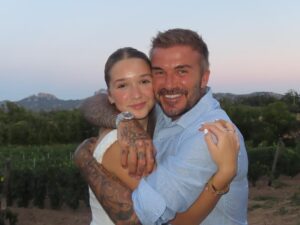 Victoria Beckham Instagram - Happy summer!! Kisses @davidbeckham @romeobeckham @cruzbeckham #HarperSeven x Miss you @brooklynpeltzbeckham @nicolaannepeltzbeckham xx