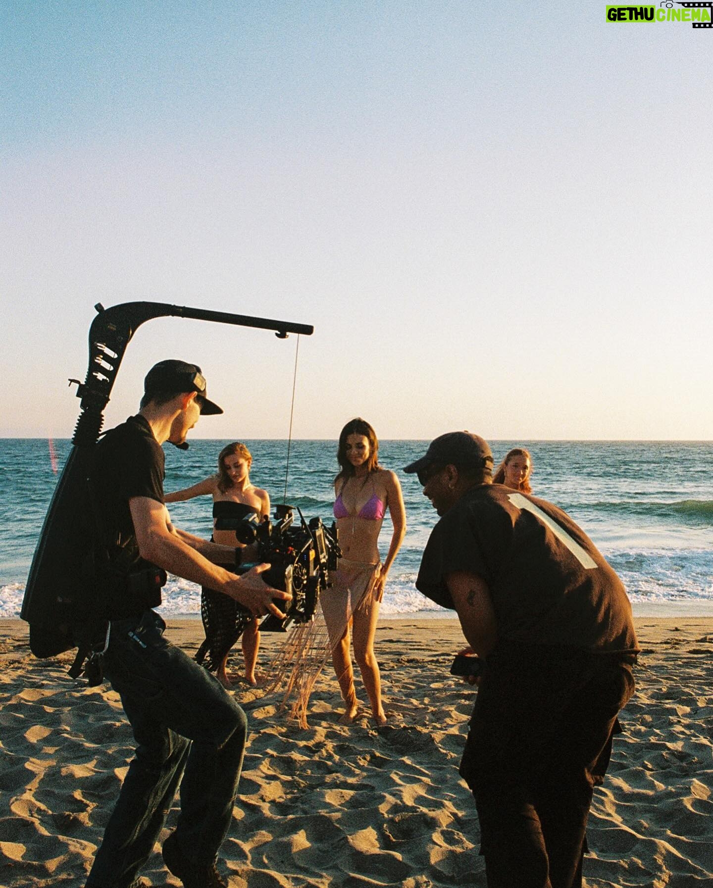 Victoria Justice - 592.8K Likes - a little bit of Down on film 🎞️💜
music video out now ☺️
📸: @mattglenn