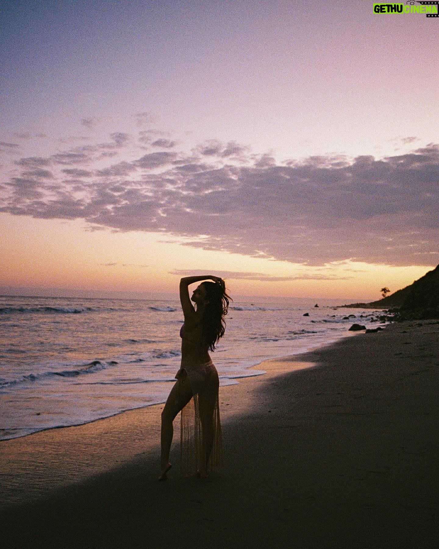 Victoria Justice - 592.8K Likes - a little bit of Down on film 🎞️💜
music video out now ☺️
📸: @mattglenn
