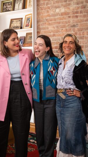 Victoria Pedretti Instagram - “Don’t be blasé about sh*t—even though it seems like it’s what’s cool.” 

Watch this episode of our video podcast, ‘Don’t Change a Thing’ featuring @then0t0ri0usvip on our YouTube channel and the audio only extended conversation wherever you get your podcasts!

🎥 YouTube.com/stylelikeu 
🎧 “Don’t Change a Thing” wherever you get your podcasts
