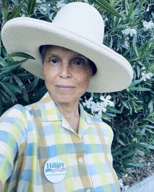 Victoria Rowell Instagram - Not their first time to the rodeo 🐎 #HarrisClinton @kamalaharris @hillaryclinton historic ticket —and speaking of historic… constitutionally speaking, it’s possible for former President Barack Obama to run as VP as well. 🇺🇸
