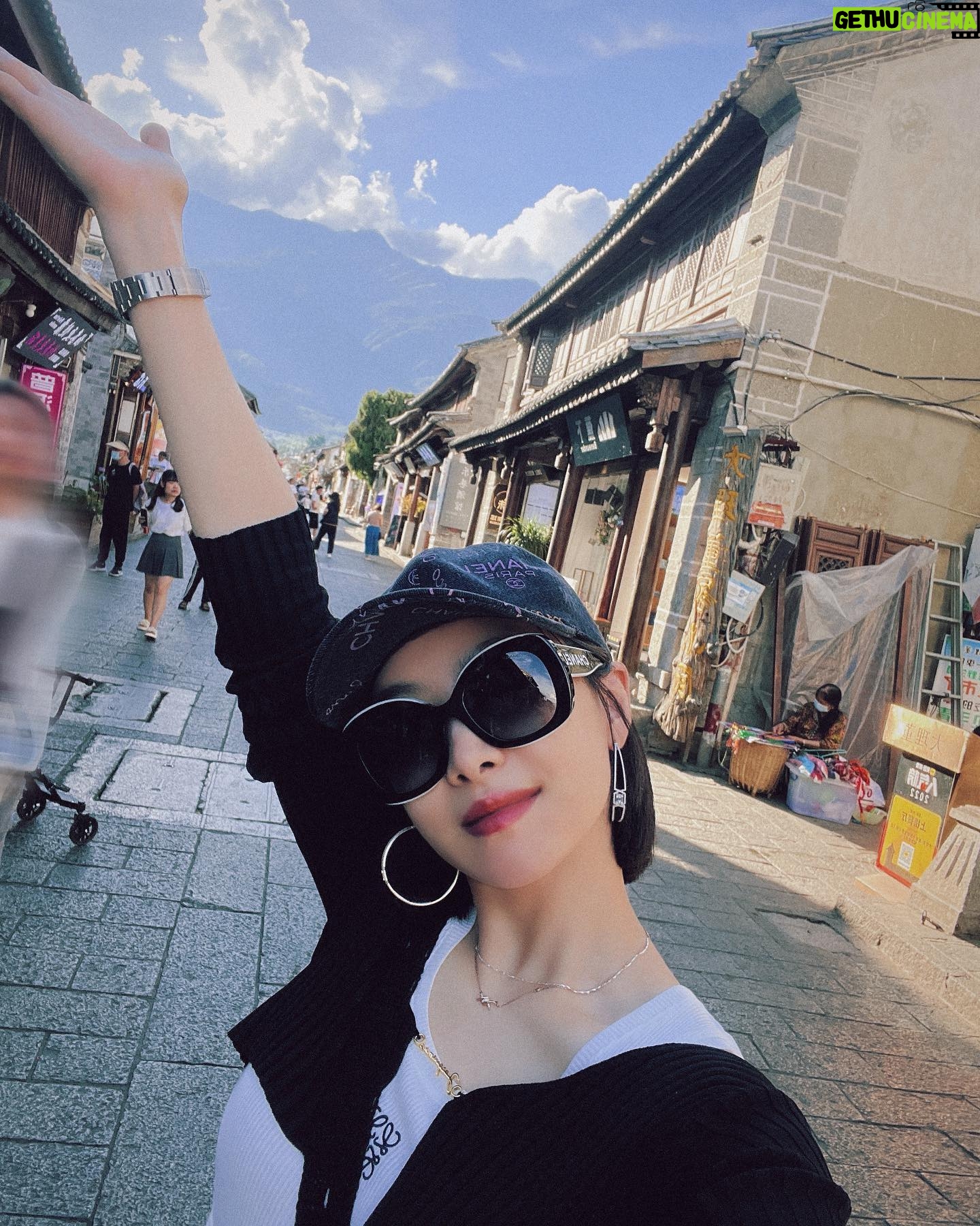 Victoria Song - 99.5K Likes - 大理古城☀️