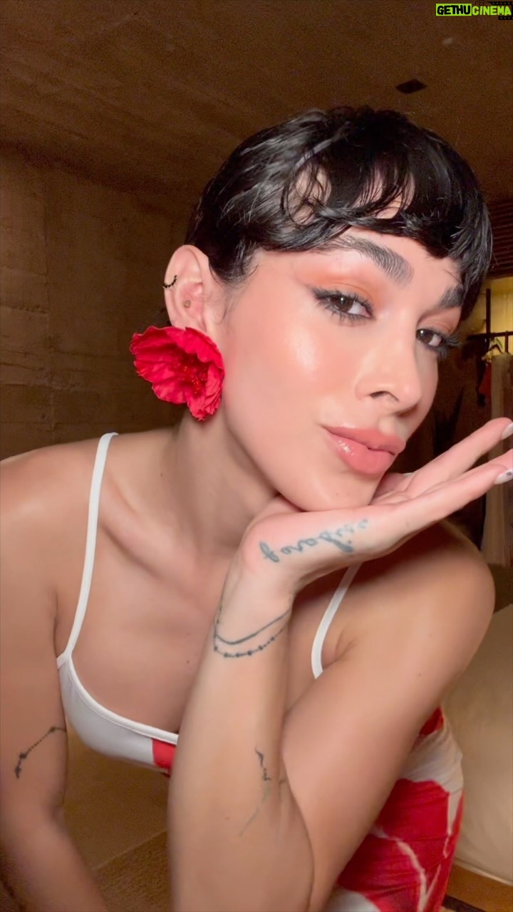 Victoria Volkova - 19.8K Likes - grwm para ir a una cena romántica ❤️
vestido de @baddieclothingmx
zapatos y aretes de @zara