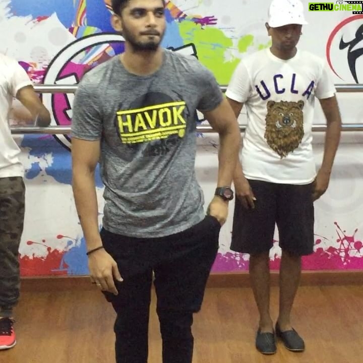 Vijay Varma - 35.5K Likes - Throwback to a few songs I’ve thoroughly enjoyed choreographing and dancing to. Turns out they all happened to be by one of my favourites, rockstar @anirudhofficial ♠️ let me know which one’s your favourite ✨ #idancemyway