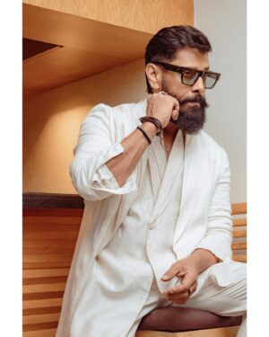 Vikram Instagram - In a world of colours, be the shining white.  Styled by @ishabhansali. 📸 @puchi.photography. Outfit @antar_agni_ujjawaldubey
Accessories @ishhaara 
Sunglasses @rosvinbugs 
Shoes @whitemuds_official #thangalaanfromaug15