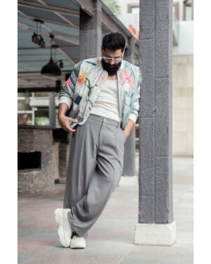 Vikram Instagram - Rock your jacket like a boss.  Styling @ishabhansali 📸@puchi.photography Bomber  @hm @basquiat
Trousers  @hophead.apparel 
Sunglasses @rosvinbugs #thangalaanfromaug15 #thangalaandiaries