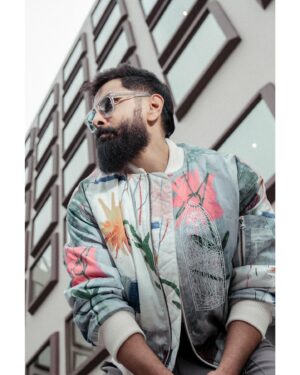 Vikram Instagram - Rock your jacket like a boss.  Styling @ishabhansali 📸@puchi.photography Bomber  @hm @basquiat
Trousers  @hophead.apparel 
Sunglasses @rosvinbugs #thangalaanfromaug15 #thangalaandiaries