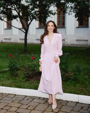 Viktoriya Dayneko Instagram - Очень красивый вечер был вчера в Доме Пашковых в честь показа @mastersuit Evening Essentials. 
Фото @sasha_murashkin и @kuterin_roman 
Платье @juliettdor