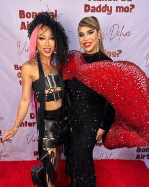 Viñas Deluxe Instagram - Really happy to see my sisters and sisters from another mother/franchise at drag con LA! Didn’t have the chance to actually roam around dahil kailangan nating kumita but really grateful sa mga queens na bumisita sa aking booth! 
Maraming salamat for making my drag con extra colorful!!!