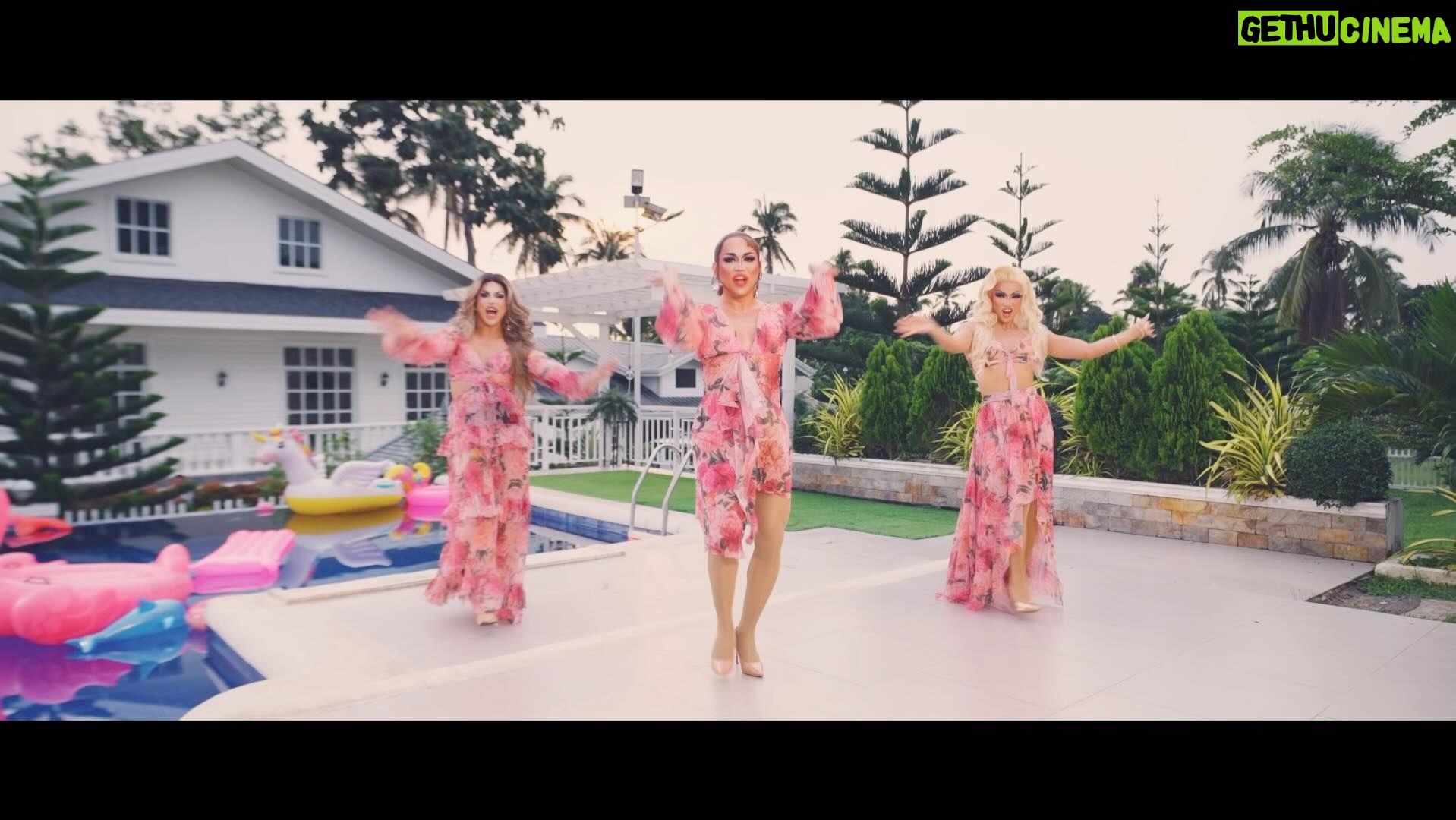 Viñas Deluxe - 2.4K Likes - Eto na nga ang pinakahihintay natin! Are you ready for this? Coz I’m so ready for this! 👑
You can now watch Oh, Divine Diva Music Video on ABS-CBN Star Music Channel on Youtube.
Stream here: https://youtu.be/bM90NJNpFMQ?si=ygsCvKvVkzIFnDcB
#OhDivineDiva #DivineDivas #Starpop