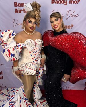 Viñas Deluxe Instagram - Really happy to see my sisters and sisters from another mother/franchise at drag con LA! Didn’t have the chance to actually roam around dahil kailangan nating kumita but really grateful sa mga queens na bumisita sa aking booth! 
Maraming salamat for making my drag con extra colorful!!!