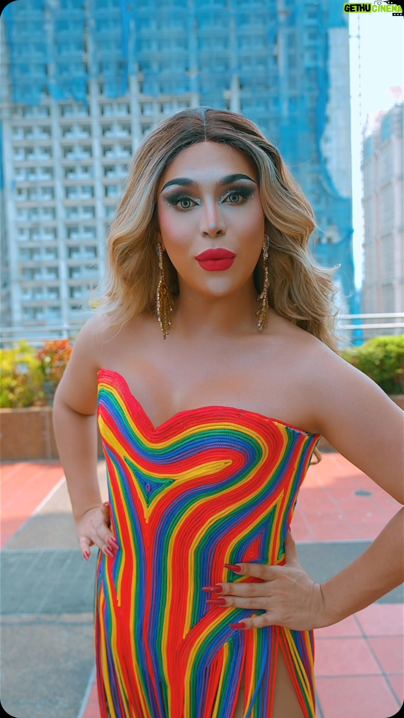 Viñas Deluxe - 2.7K Likes - Ang drag queen na walang sunscreen, PANGET!
Be confident sa arawan with @neutrogena Ultra Sheer Dry Touch Sunscreen with SPF50
Ang gaan gaan sa mukha parang wala kang nilagay pero ultimate protection from harmful UV rays!
#UltraSheerSummer
#NeutrogenaPH