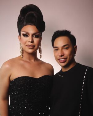 Viñas Deluxe Instagram - Shet! Feeling the MUG of my sister @eva_lequeen ! Thank you for saying yes to my vlog sis!!!! Labyuu!!!

Panoorin nyo naaaa available na now na sa YT!!! Link sa taas