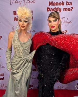 Viñas Deluxe Instagram - Really happy to see my sisters and sisters from another mother/franchise at drag con LA! Didn’t have the chance to actually roam around dahil kailangan nating kumita but really grateful sa mga queens na bumisita sa aking booth! 
Maraming salamat for making my drag con extra colorful!!!